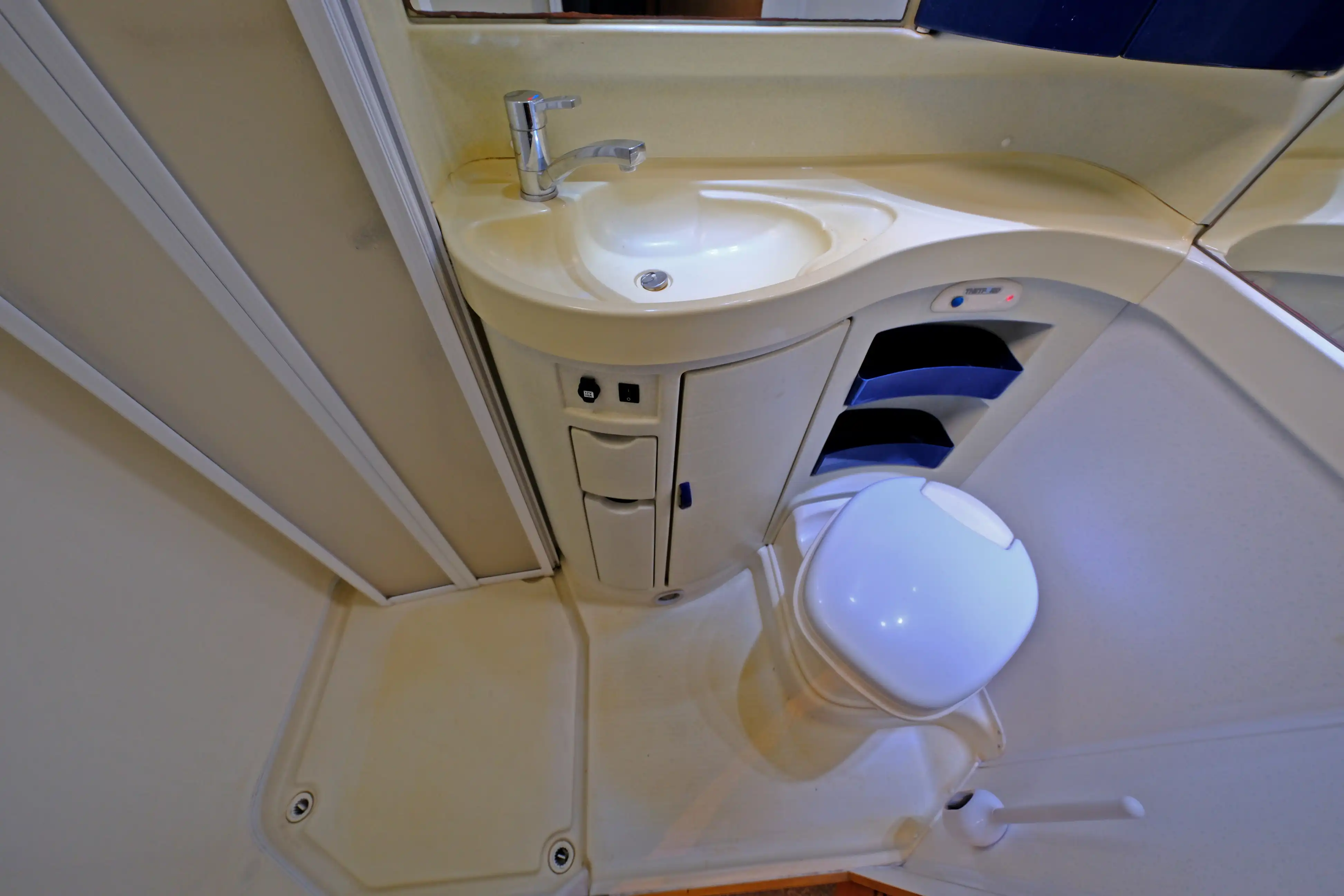 HYMER-ERIBA B 694 G